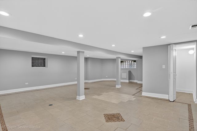 8132 S Paxton Avenue, Chicago, IL 60617