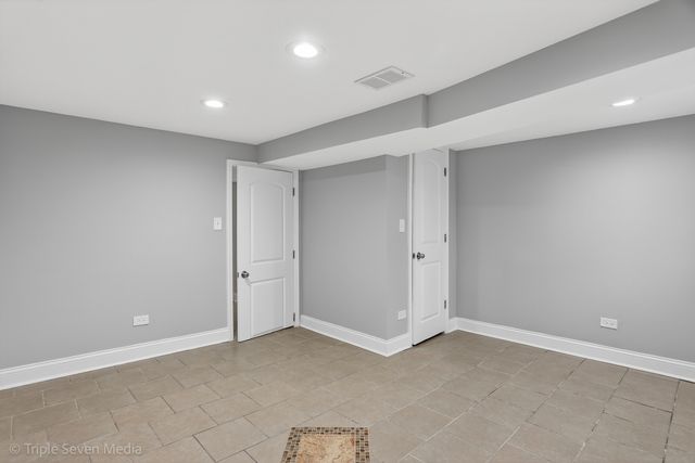 8132 S Paxton Avenue, Chicago, IL 60617