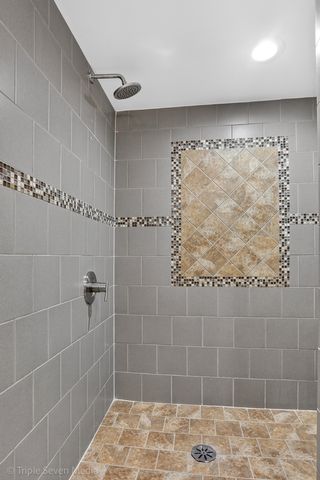 8132 S Paxton Avenue, Chicago, IL 60617