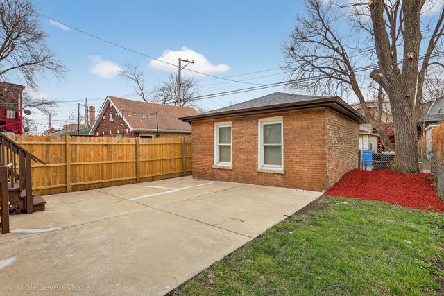 8132 S Paxton Avenue, Chicago, IL 60617