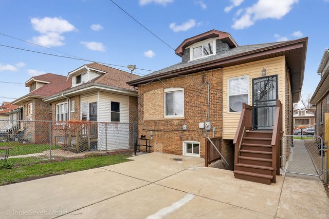 8132 S Paxton Avenue, Chicago, IL 60617