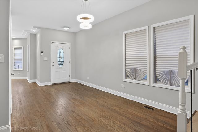 8132 S Paxton Avenue, Chicago, IL 60617