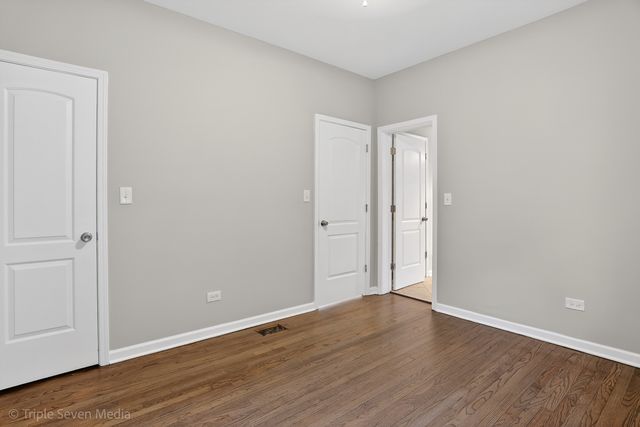 8132 S Paxton Avenue, Chicago, IL 60617