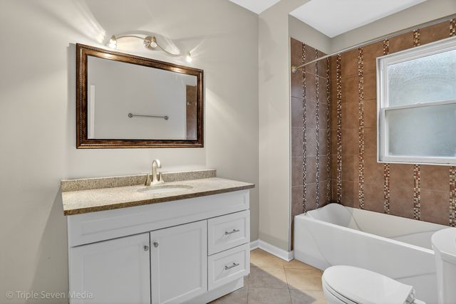 8132 S Paxton Avenue, Chicago, IL 60617