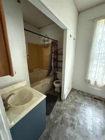 204 S Graceland Avenue, Claypool, IN 46510