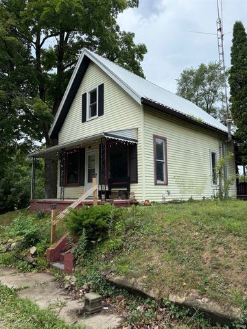 204 S Graceland Avenue, Claypool, IN 46510