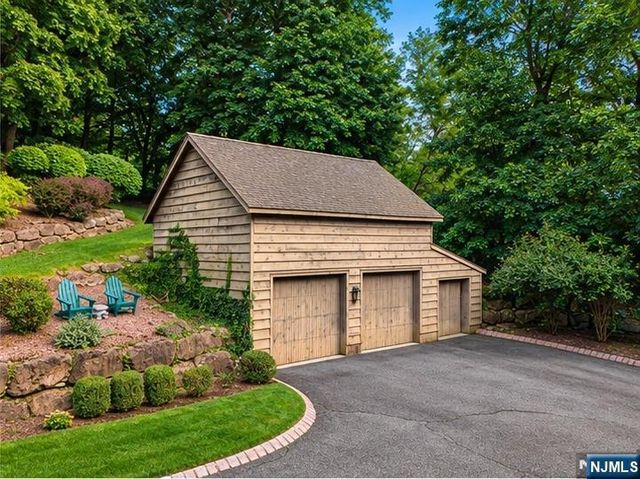 605 E Saddle River Road, Ho-ho-kus, NJ 07423