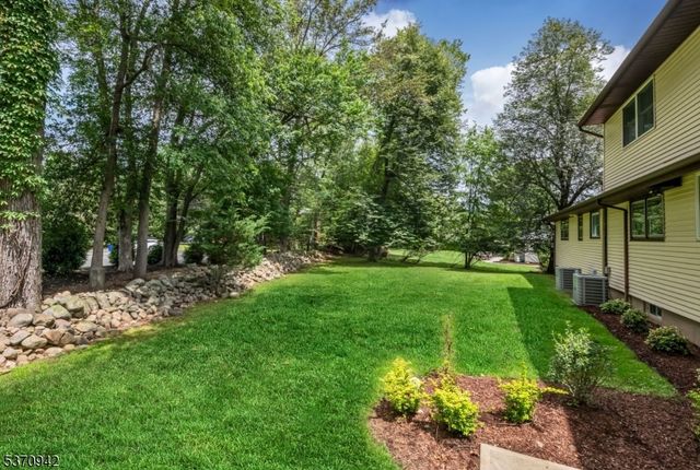 39 Edgewood Ave, Wyckoff Twp., NJ 07481