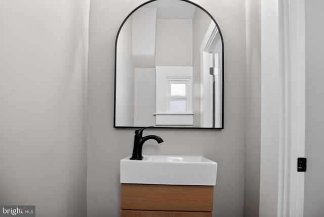 226 E SYDNEY ST, Philadelphia, PA 19119