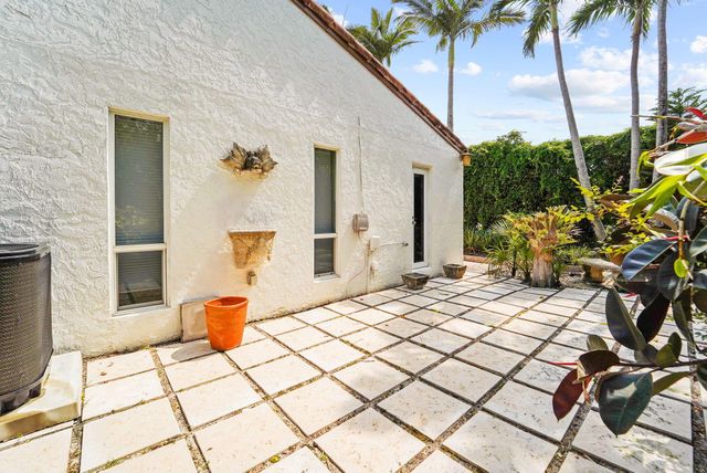 7036 San Sebastian Circle, Boca Raton, FL 33433