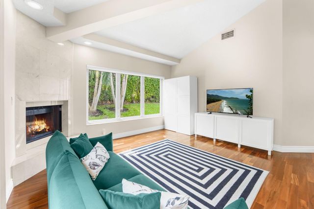 7036 San Sebastian Circle, Boca Raton, FL 33433