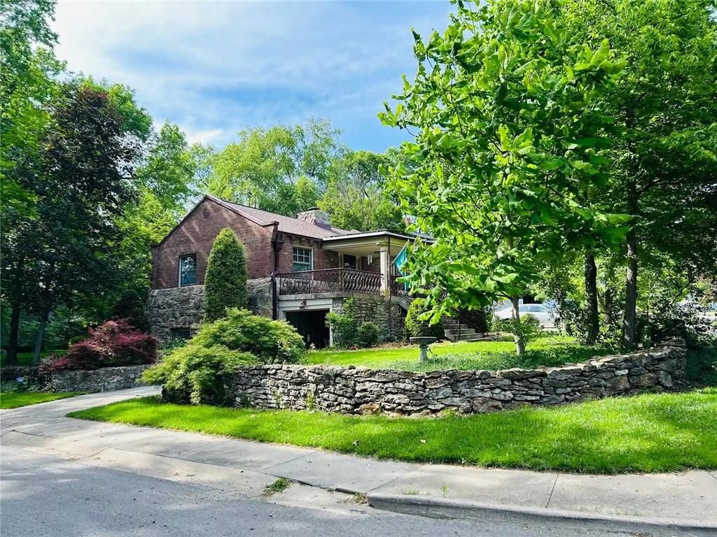 4708 Rockhill Road, Kansas City, MO 64110