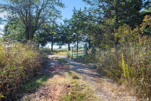 10501 Dobbs Road, Wellston, OK 74881