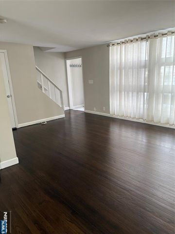 66 Stuart Street B, Waldwick, NJ 07463