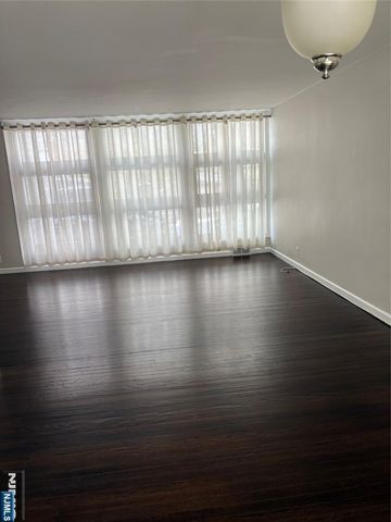 66 Stuart Street B, Waldwick, NJ 07463