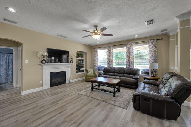 30902 Oak Forest Hollow Lane, Spring, TX 77386
