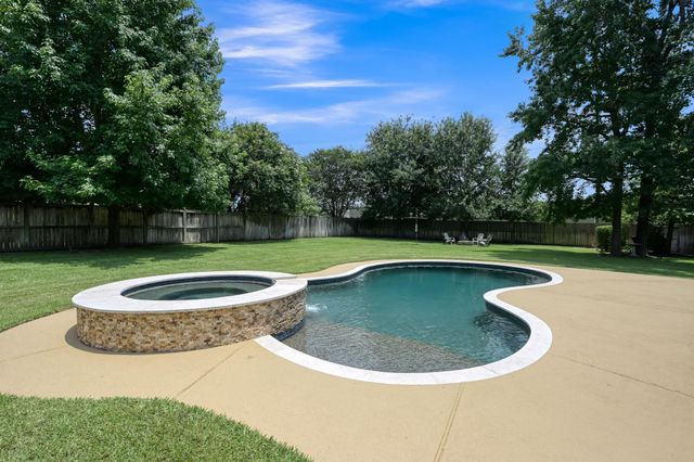 30902 Oak Forest Hollow Lane, Spring, TX 77386