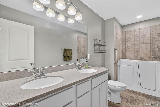 9477 Hickory Hollow Court, Davison, MI 48423