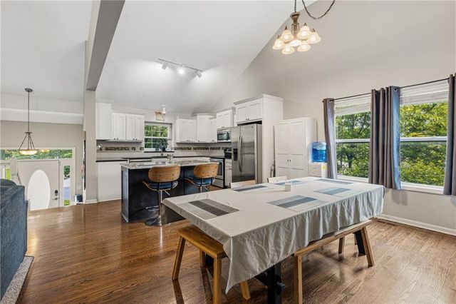 2316 SW Tracker Lane, Lee's Summit, MO 64082