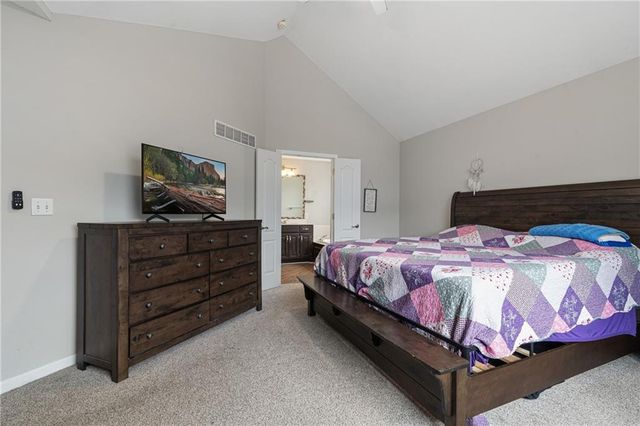 2316 SW Tracker Lane, Lee's Summit, MO 64082