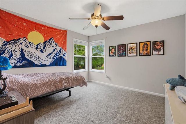 2316 SW Tracker Lane, Lee's Summit, MO 64082