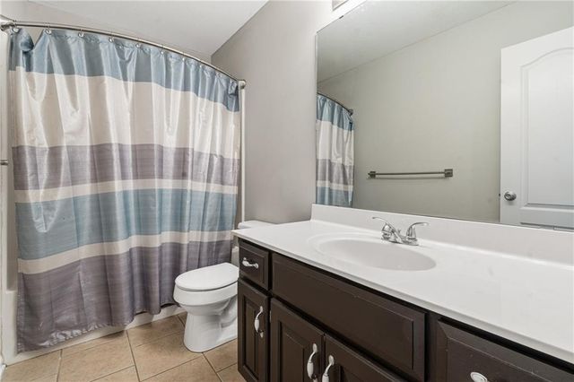 2316 SW Tracker Lane, Lee's Summit, MO 64082