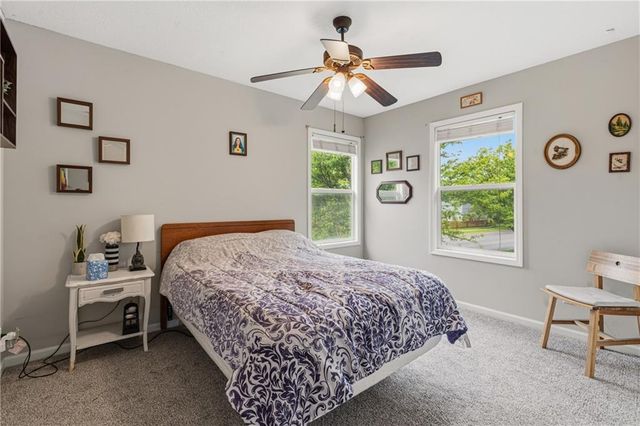 2316 SW Tracker Lane, Lee's Summit, MO 64082