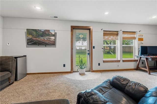 2316 SW Tracker Lane, Lee's Summit, MO 64082