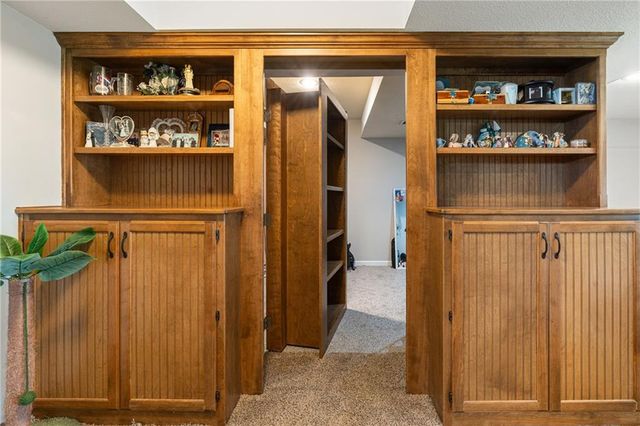 2316 SW Tracker Lane, Lee's Summit, MO 64082