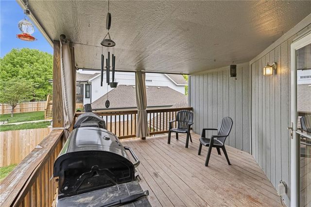 2316 SW Tracker Lane, Lee's Summit, MO 64082