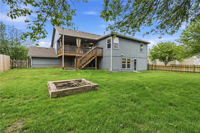 2316 SW Tracker Lane, Lee's Summit, MO 64082
