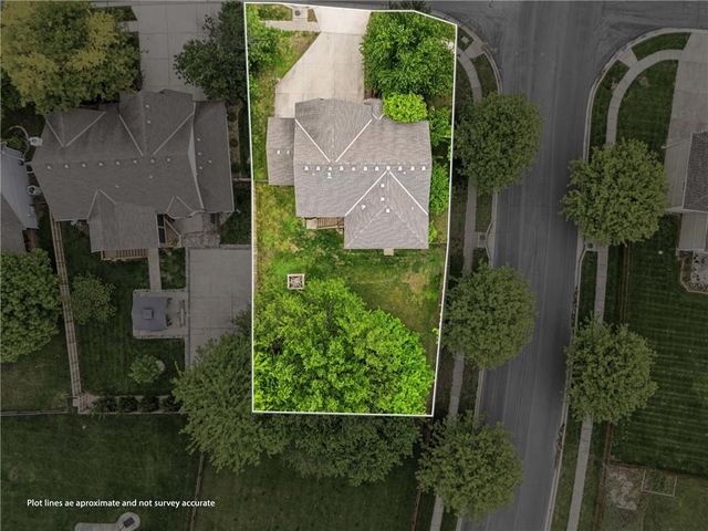 2316 SW Tracker Lane, Lee's Summit, MO 64082