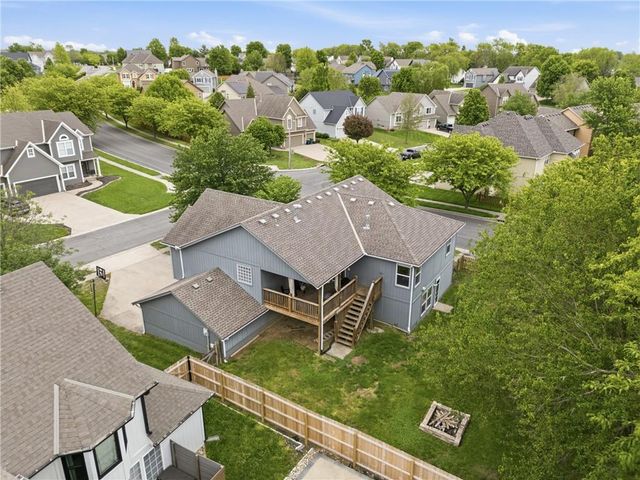 2316 SW Tracker Lane, Lee's Summit, MO 64082