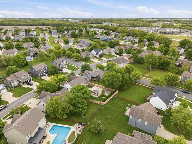 2316 SW Tracker Lane, Lee's Summit, MO 64082