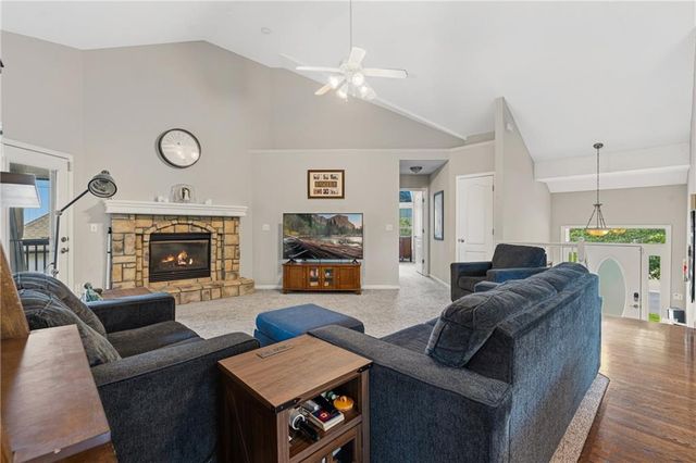 2316 SW Tracker Lane, Lee's Summit, MO 64082