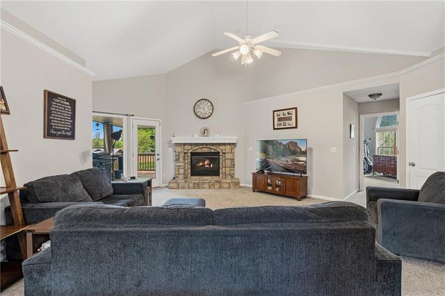 2316 SW Tracker Lane, Lee's Summit, MO 64082