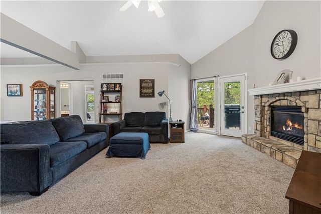 2316 SW Tracker Lane, Lee's Summit, MO 64082