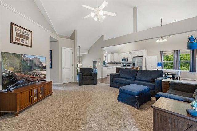 2316 SW Tracker Lane, Lee's Summit, MO 64082