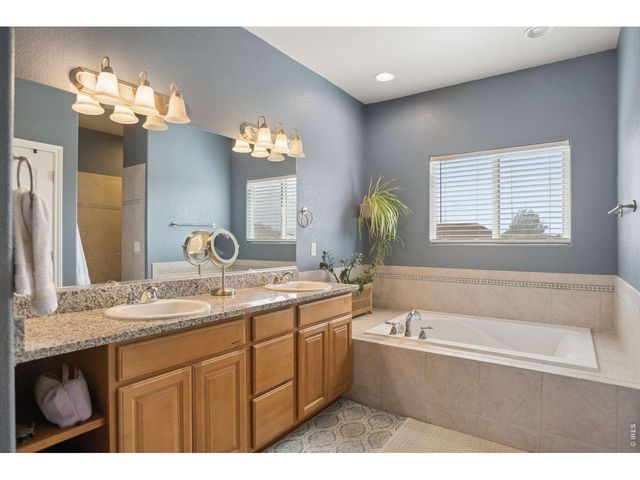 3433 Cottonwood Cir, Longmont, CO 80504