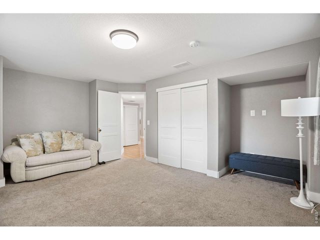 3433 Cottonwood Cir, Longmont, CO 80504