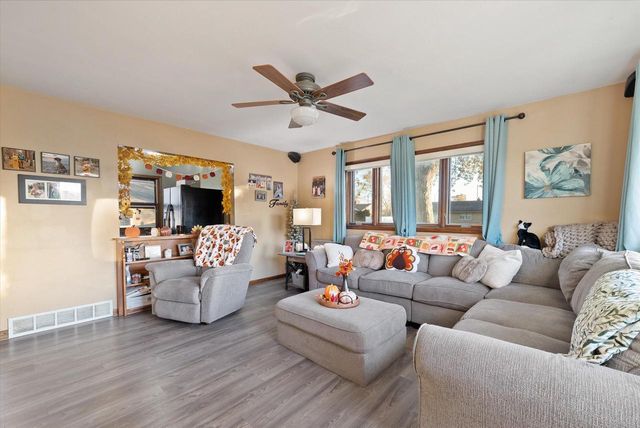 4612 S 61st STREET, Greenfield, WI 53220