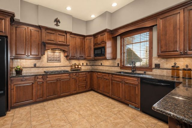2104 E Cherrytree Ln, Spokane, WA 99203