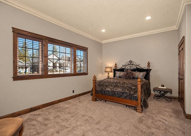 2104 E Cherrytree Ln, Spokane, WA 99203