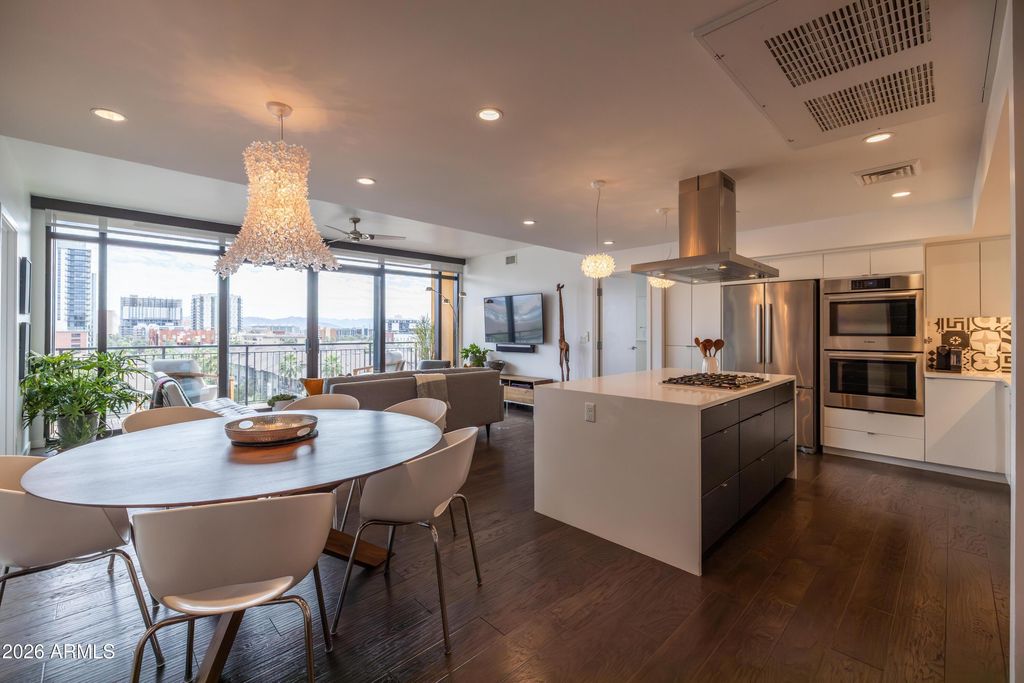 200 W PORTLAND Street 827, Phoenix, AZ 85003 — exterior
