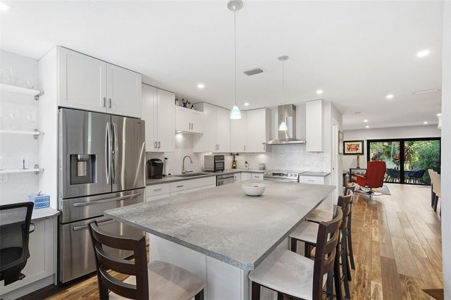 261 NE 16th Place 305, Fort Lauderdale, FL 33305