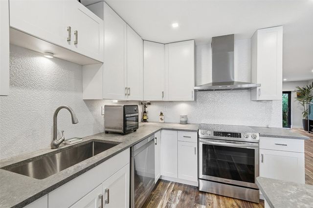 261 NE 16th Place 305, Fort Lauderdale, FL 33305