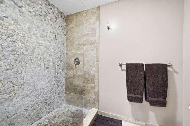 261 NE 16th Place 305, Fort Lauderdale, FL 33305