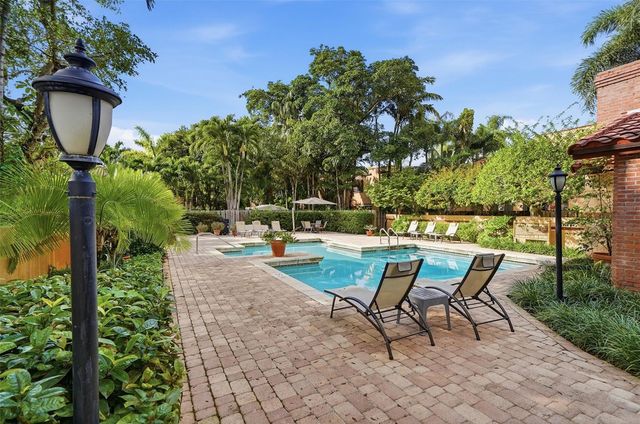 261 NE 16th Place 305, Fort Lauderdale, FL 33305