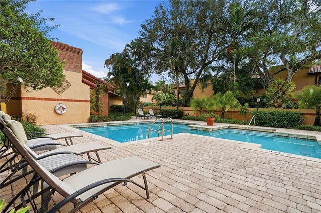 261 NE 16th Place 305, Fort Lauderdale, FL 33305