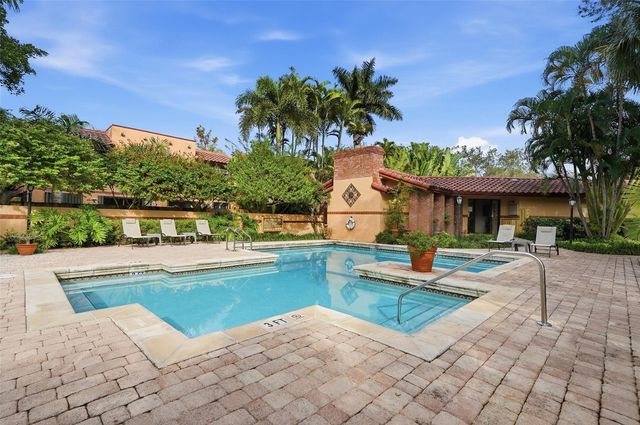 261 NE 16th Place 305, Fort Lauderdale, FL 33305